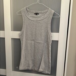 Tahari,NWOT, size L, Sleeveless Women's Top